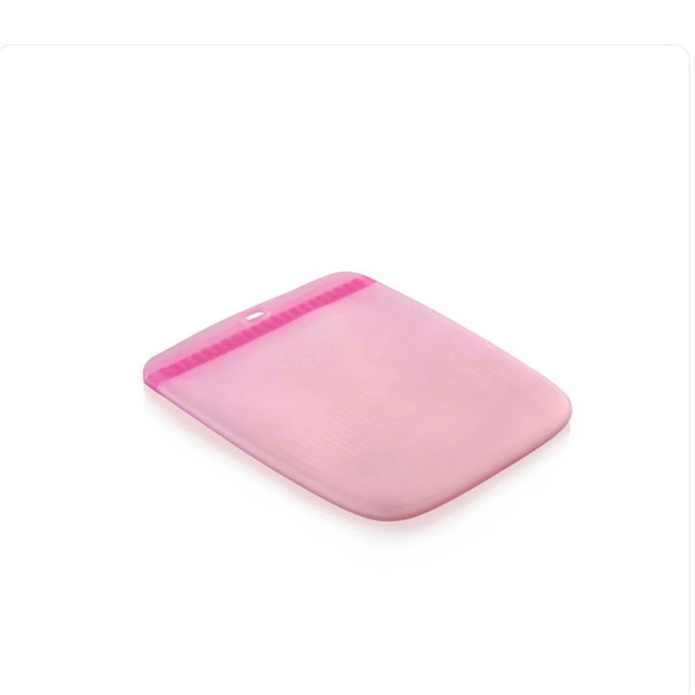 Tupperware Silicone Slim Bag Large food storage 1.75 Quart- 1.6 L set of 2